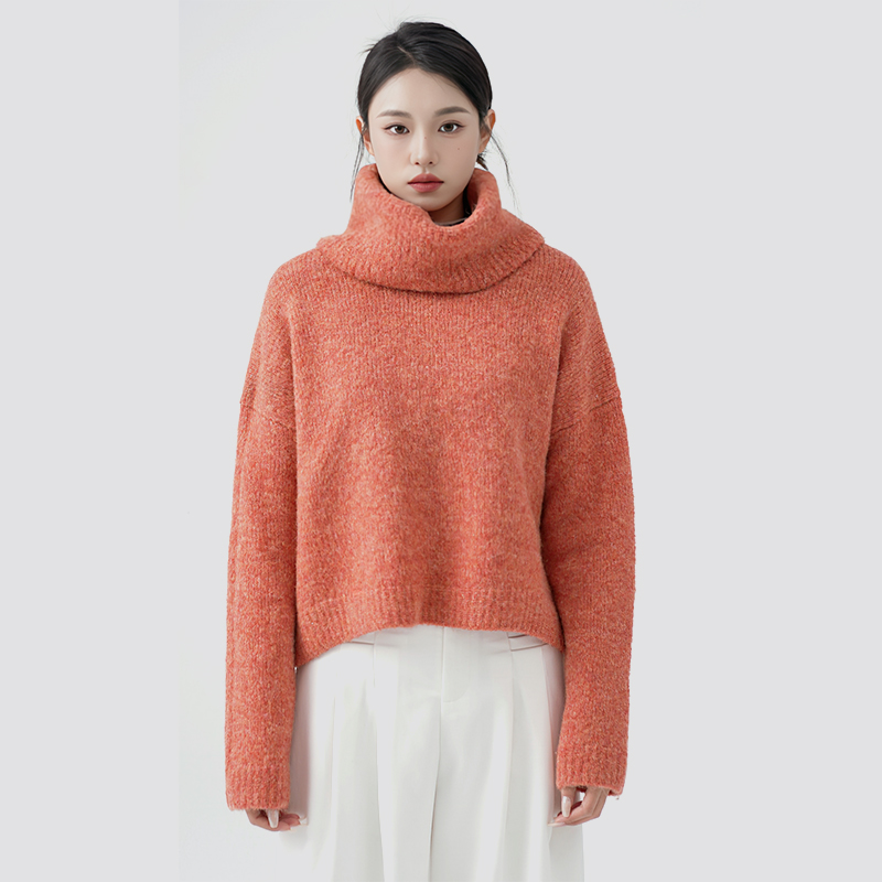 Maglione pullover con collo ampio arancione